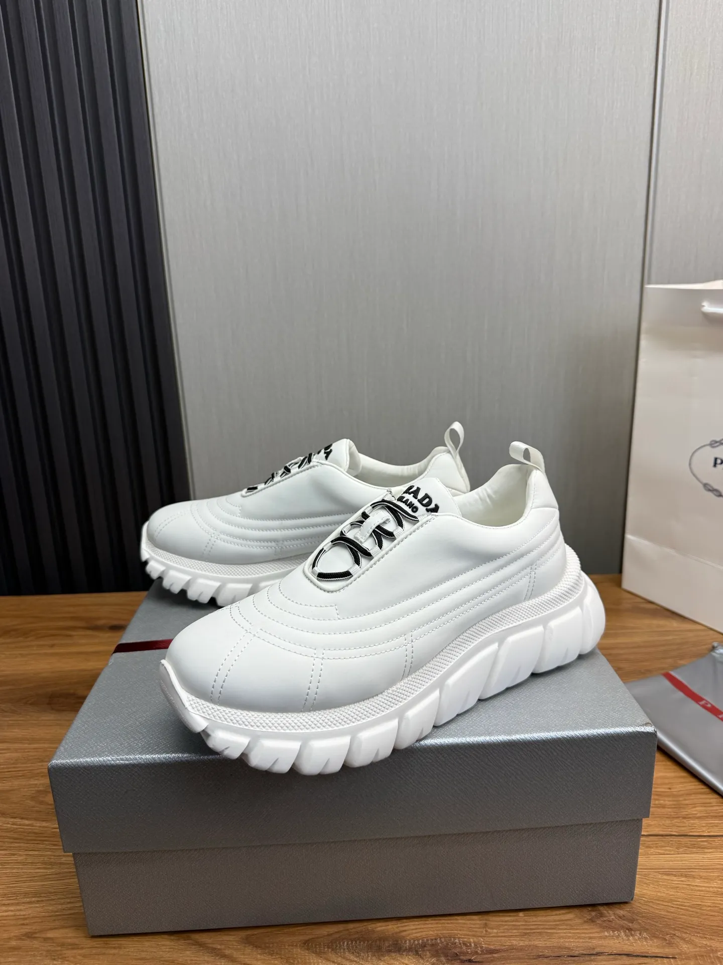 Men's shoes 💰580💰 [PRADA] Men's shoes are popular in the counter, official website synchronization, 1 high-quality shipment ✔️Imported waterproof fabric + cowhide lining, 1🆚1 replica, original sole, 38-45 (45 customized, non-refundable)